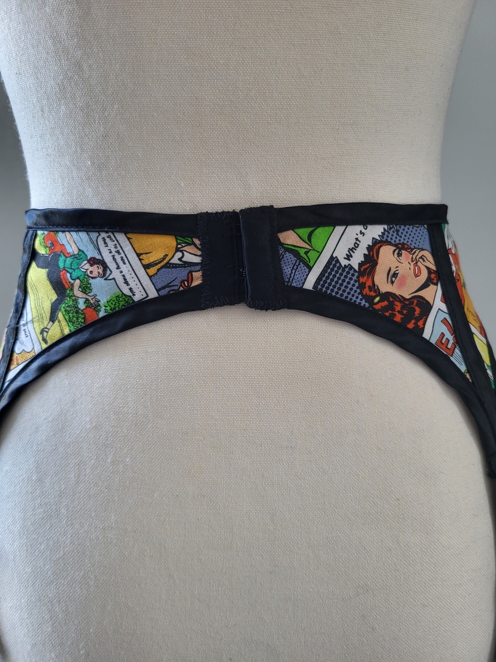 ❤️ RARE Vintage Comic Strip Print Silk Garter Belt - Picture 7 of 10